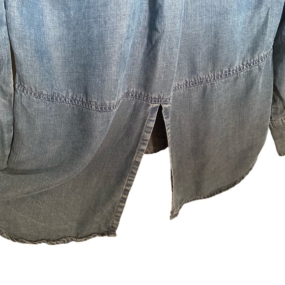 Cloth & Stone Chambray Ombré Button Front Top with split back Size XS - Picture 5 of 6